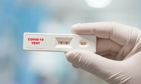 Khan hiếm kit test COVID-19, giá cả phập phù