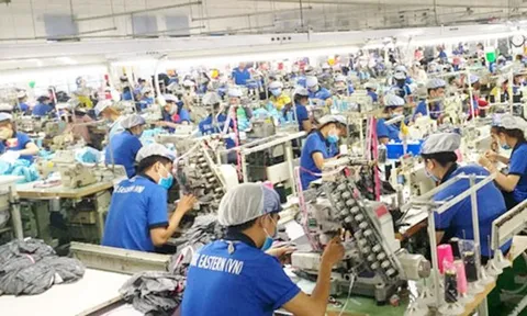 Công nhân thấp thỏm mong được tăng ca
