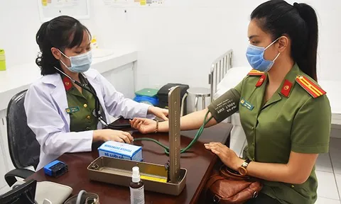 Bản lĩnh bác sĩ Công an nhân dân trong mùa dịch