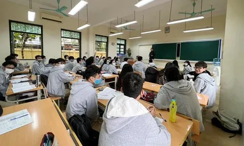 Quá cứng nhắc khi trường học Hà Nội trừ điểm thi đua giáo viên mắc Covid-19