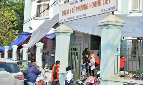 Quá tải xin cấp giấy xác nhận F0, người bệnh bức xúc vì không mua được thuốc kháng virus
