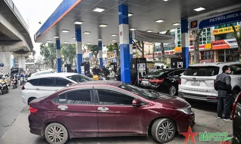 Ủy ban Thường vụ Quốc hội sẽ xem xét giảm thuế đối với xăng, dầu