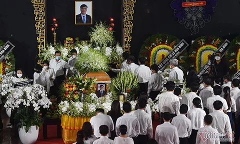 Chủ tịch nước viếng Phó Chủ tịch TP.Hồ Chí Minh Lê Hòa Bình