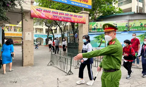Công an TP.Hà Nội bảo đảm đưa học sinh tiểu học tới trường an toàn