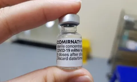Gần 1 triệu liều vaccine COVID-19 tiêm cho trẻ 5 - 11 tuổi về tới Việt Nam