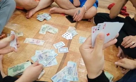 Đội phó hình sự mở sòng bạc ăn thua hơn trăm tỷ đồng