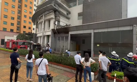 Hà Nội: Cháy tổ hợp nhà hàng văn phòng trên phố Hoàng Ngân