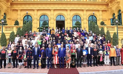 Chủ tịch nước: Già làng, trưởng bản là những người 'giữ lửa' ở các bản, làng