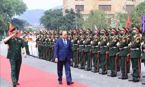 Chủ tịch nước Nguyễn Xuân Phúc thăm và làm việc tại Quân khu 1
