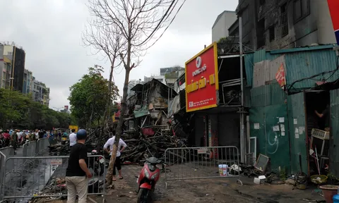 Hà Nội: Gần 4 tiếng dập lửa ở đám cháy liên hoàn 7 ngôi nhà