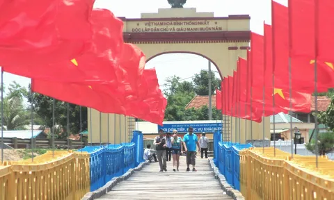 Viết bên cầu Hiền Lương