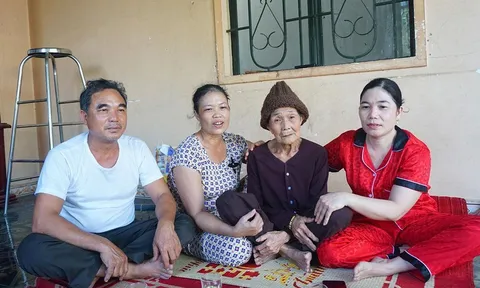 Kỳ tích mẹ con đoàn tụ sau 49 năm thất lạc
