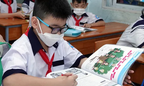 Mập mờ trong biên soạn, công bố sách giáo khoa tiếng Anh
