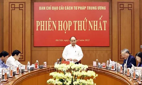 Chủ tịch nước Nguyễn Xuân Phúc: Tăng cường kiểm soát, nâng cao chất lượng đào tạo cử nhân luật