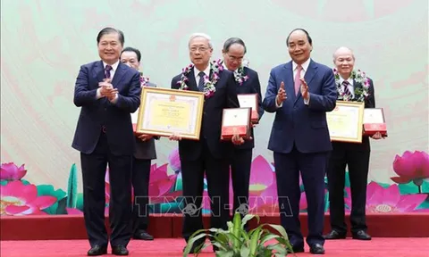 Chủ tịch nước Nguyễn Xuân Phúc: Đội ngũ trí thức khoa học công nghệ hãy miệt mài, sáng tạo hơn nữa