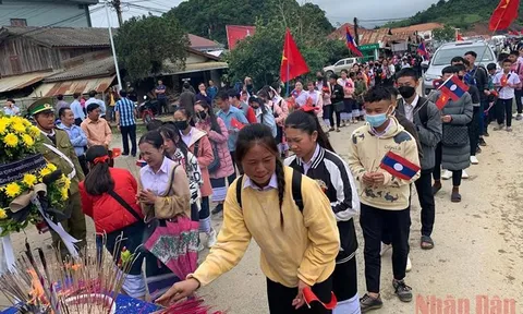 Xúc động tiễn đưa 103 hài cốt liệt sĩ tại Lào về nước