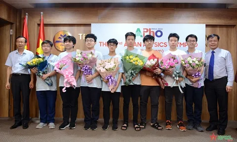 8/8 học sinh Việt Nam đoạt giải tại Olympic Vật lý châu Á - Thái Bình Dương