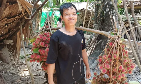 Chàng trai trẻ kể chuyện núi rừng