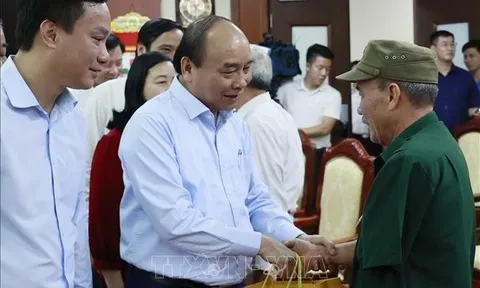 Chủ tịch nước Nguyễn Xuân Phúc thăm, tặng quà đại diện người cao tuổi tại Hải Dương