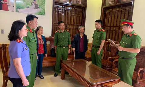 Bắt nguyên Giám đốc công ty tơ tằm Mộc Châu