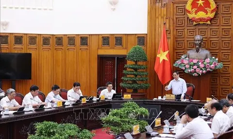 Thủ tướng: Khẩn trương xử lý tình trạng thiếu thuốc, vật tư y tế và nhân lực y tế nghỉ việc