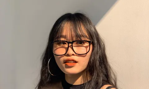 Cô gái đạt nút Bạc YouTube sau 28 ngày lập kênh, ẵm luôn nút Vàng ở tuổi 21 là ai?