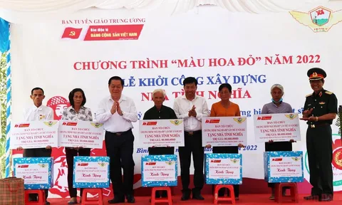 Trưởng Ban Tuyên giáo Trung ương tặng nhà tình nghĩa tại Bình Phước