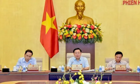 Bế mạc phiên họp thứ 13 của Ủy ban Thường vụ Quốc hội