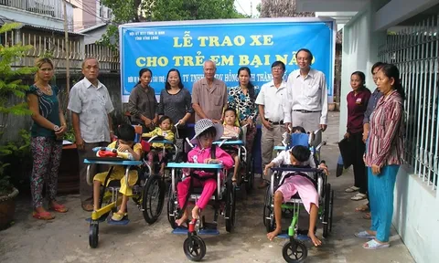 "Ông Sáu 01” , "Ông Sáu bảo trợ"
