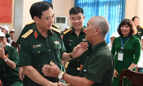 Đại tướng Phan Văn Giang dâng hương tại Khu di tích lịch sử Quốc gia 27-7 và thăm, tặng quà tại Trung tâm Điều dưỡng người có công tỉnh Thái Nguyên