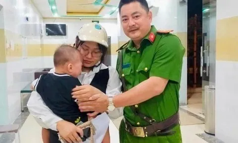 Giải cứu bé trai bị kẹt tay ở cây ATM