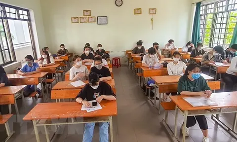 Làm rõ trách nhiệm cán bộ coi thi để thí sinh chụp đề thi tốt nghiệp