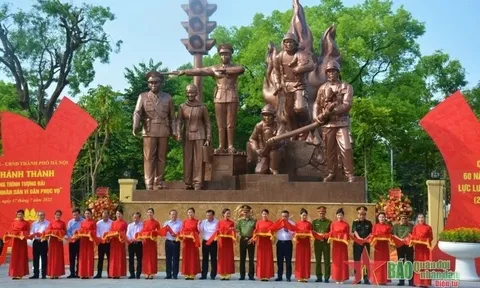 Khánh thành tượng đài “Công an nhân dân vì dân phục vụ”