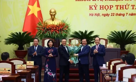 Phê chuẩn Chủ tịch UBND TP. Hà Nội, Phó Chủ tịch UBND các tỉnh Tiền Giang, Thái Nguyên