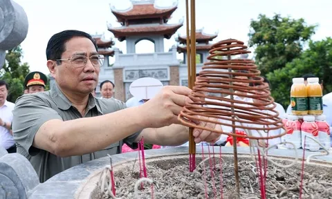 Thủ tướng dâng hương tưởng niệm Chủ tịch Hồ Chí Minh, tri ân anh hùng, liệt sĩ tại các ‘địa chỉ đỏ’ ở Nghệ An