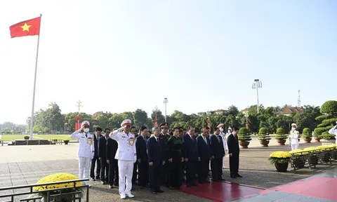 Chùm ảnh: Lãnh đạo Đảng, Nhà nước tưởng nhớ Chủ tịch Hồ Chí Minh và các Anh hùng liệt sĩ