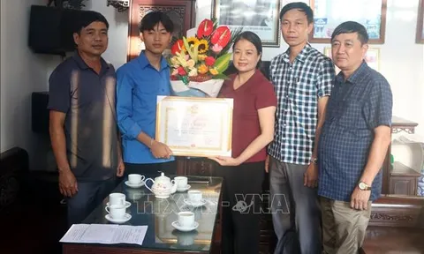 Nam Định: Khen thưởng nam sinh dũng cảm cứu người đuối nước