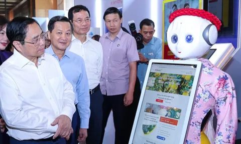 Thủ tướng: Ngành Ngân hàng hội tụ đủ yếu tố để tiên phong chuyển đổi số
