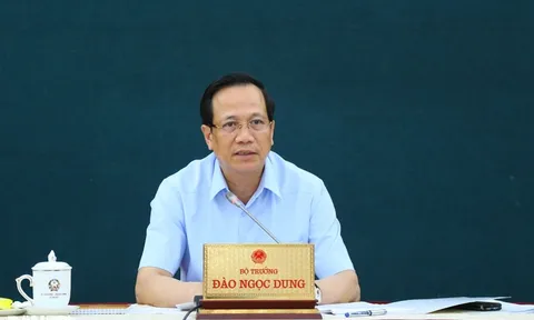 Bộ trưởng Đào Ngọc Dung đốc thúc hỗ trợ tiền thuê nhà cho người lao động