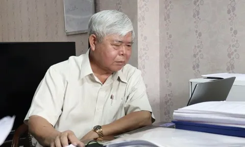 Tốt nghiệp thủ khoa thạc sỹ, cụ ông 72 tuổi truyền cảm hứng cho giới trẻ