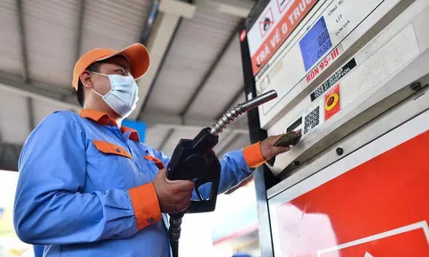 Thuế nhập khẩu ưu đãi mặt hàng xăng giảm còn 10%