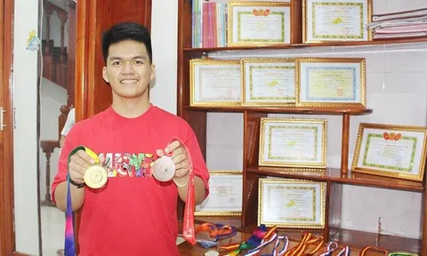 Nam sinh Quảng Trị cùng lúc trúng học bổng của 12 đại học ở Mỹ