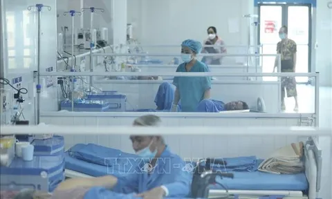 Bệnh nhân COVID-19 nặng tăng lên rõ rệt, các bệnh viện sẵn sàng các tình huống