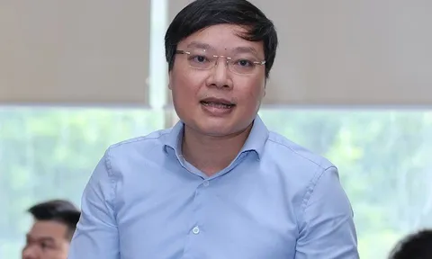 Lãnh đạo Bộ Nội vụ nói về biên chế, chính sách đãi ngộ đối với cán bộ, nhân viên y tế