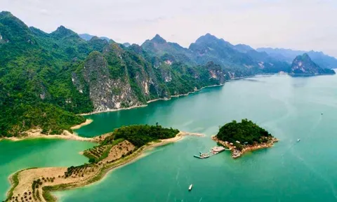 Những danh thắng sẽ 'đốn tim' du khách ở lòng hồ sông Đà