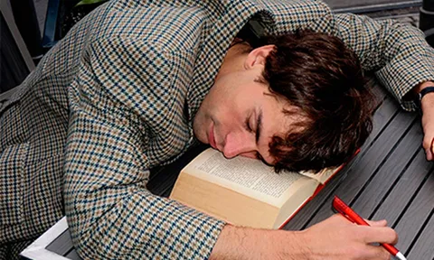 Căn bệnh bí ẩn khiến người ta mê man ở ngôi làng ngủ gật
