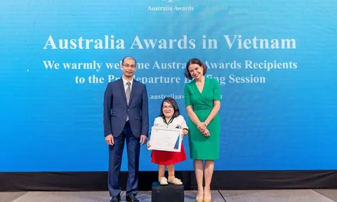Cô nàng cao 93cm bỏ lương trăm triệu, quyết săn học bổng nước ngoài