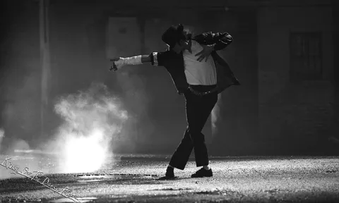 Bí mật điệu nhảy nghiêng 45 độ huyền thoại của Michael Jackson