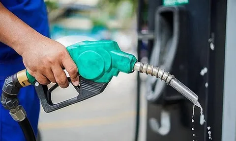 Giá xăng tiếp tục giảm, chưa tới 22 nghìn/lít