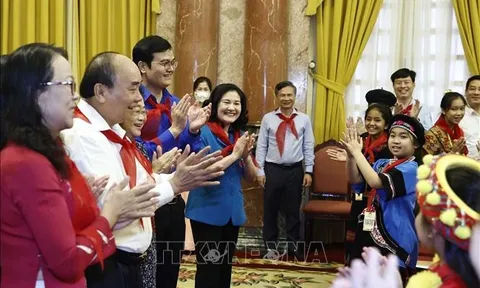 Chủ tịch nước gặp mặt thiếu nhi tiêu biểu các dân tộc